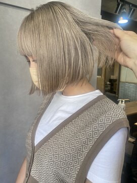 エクー(ECOO) 『ホワイトベージュ　× 切りっぱなしBob　』　guest snap ECOO