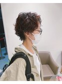 ショートパーマにピンクベージュハイライト