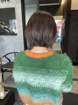 エオル(e'ole) 切りっぱなしボブ/グレージュカラー/ボブ