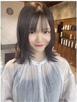 シエル ヘアーズ ボウ グループ(Ciel hairs beau gloup) レイヤーカットアッシュグレーブラックカラー