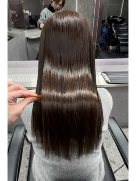 スライバイリアオオサカ(Sly By Ria OSAKA) 髪質改善/縮毛矯正/酸性ストレート【梅田】【大阪】