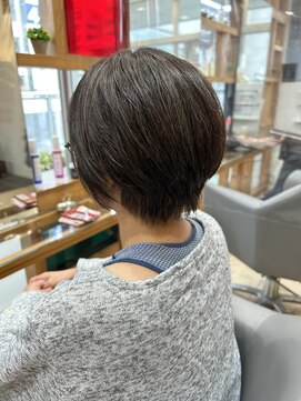 スタジオ アルファプラス 日暮里店(studio α+) ステップボーンカットカットボブショートハイライト白髪ぼかし