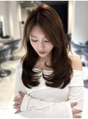 前髪から流れる.厚みあるレイヤーカット/ヘーゼルブラウン