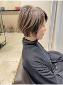 白髪ぼかしハイトーンショート