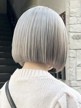 エイトデイズ 三宮駅前店(EIGHT days) ホワイトカラー　ホワイトシルバー　ボブ