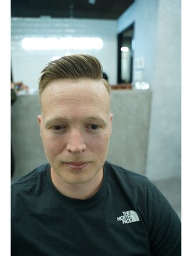 ザ フェイダーズ(The Faderz) スキンフェードアップバングフェザーアップメンズバーバー理容室