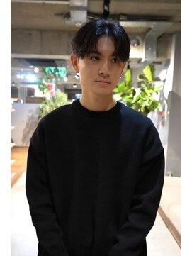 キュー(Cue_) 無造作センターパート毛流れカット