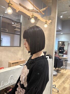ルーク バイ ヘアーポケット(Luke by hair pocket) 前下がりボブ