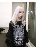 ウルフカット顔まわりレイヤーカットホワイトシルバーカラー