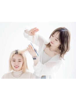 【なんばマルイ】女性TOPStylistが魅せる!!生えグセ・髪質まで変化する『魔法のハサミ』を体感♪