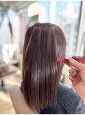 毛先のまとまりが上品さをプラス◎しっとり潤う艶めきストレート