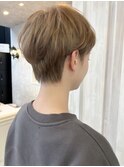 福山市美容室Caaryショートヘア透明感ハイトーンベージュカラー