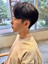 ソウスシア(SOURCE cia)&nbsp;メンズセンターパートワンカールパーマ【佐藤和弥】