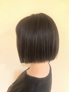 ネオリーブエム(Neolive em;) 透明感ハイライトの切りっぱなしボブ