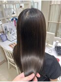 オリーブグレージュ