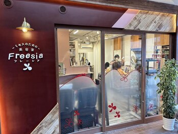 ビューティー フレーシア(Beauty Freesia)の写真/一人のスタイリストが最後まで担当！お客様の要望をしっかり汲み取り一人サロンならではの満足感をご提供☆