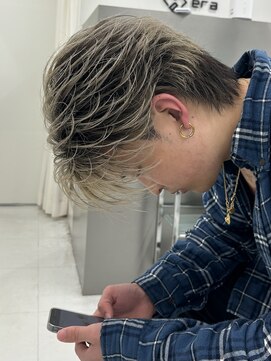 センターパート　フェザーパーマ　メッシュ　メンズ　眉毛