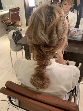 アイビス(AIBIZ) 編み込みローポニーテール