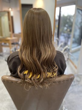 フツーロ 栄(FUTURO) 大学デビューでカラーエクステ！