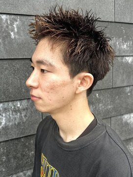 ヒュイル バイ ニアウ(Hwyl by Niau) メンズマッシュパーマニュアンスパーマスパイラルパーマ刈り上げ