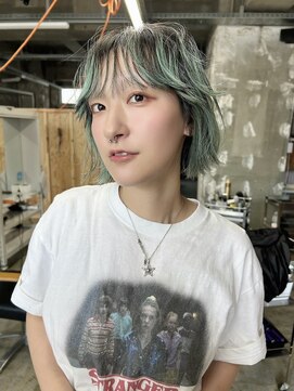 イン(in.) ウルフボブ/ブリーチ/ルーツシャドウ