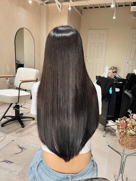 エラ(ere) スーパーロング 艶髪 レイヤーカット ストレートヘア