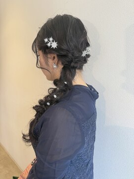 サイド編みおろしヘア