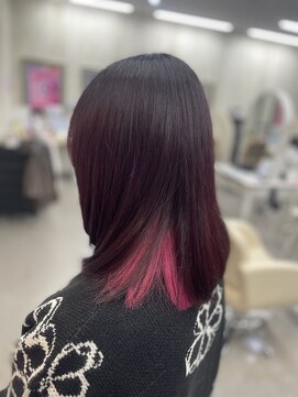 バレンヌ(Baleine) インナーカラー顔周りレイヤーカット