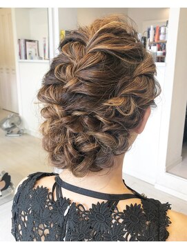 シャイロ(ShyRoh) 編み込みアレンジ