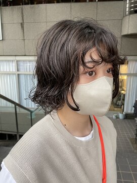 フロクシノーシナイヒリパイリフィケーション(Floccinaucinihilipilification) 前髪アクセントのシアパーマ