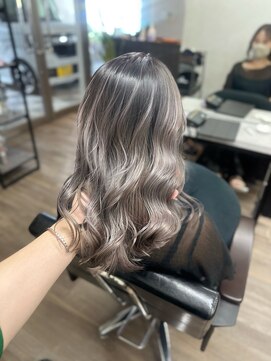 ヴィフ 大船(VIF) バレイヤージュグレーベージュレイヤーロングアッシュブラック