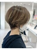 脱白髪染めハイライト×ショートヘア
