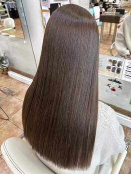 パリスパリ 西条店(PARIS PARI)の写真/諦めていた髪の悩みに、新しい答えを。ヒト幹細胞培養液を導入した育毛促進ケアで、芯から強いツヤ髪へ。