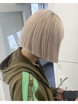 ベレーザ 川越(Beleza)&nbsp;20321ホワイトブロンドハイトーン切りっぱなしショートボブ