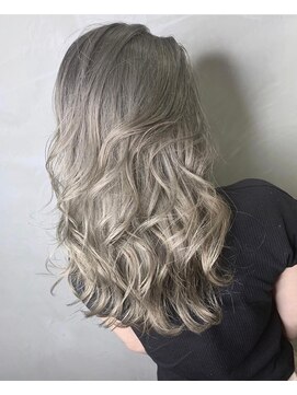 アルカナ 明治神宮前原宿(ARCANA) シルバーアッシュ