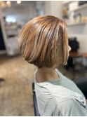 小顔ショートボブ丸みショート×アッシュオリーブ白髪ぼかし
