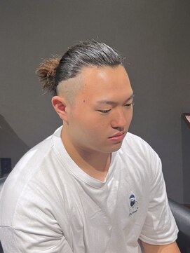 ビーダンディー(Bee dandy) ビジネスマンバン ツイストスパイラルパーマ ツーブロック