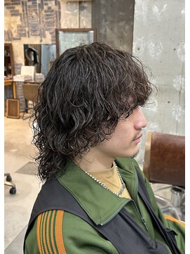 ラクーントウキョウ(RACCOON.TOKYO) 【個性ヘア】ミディアムウルフ　縦落ちスパイラルパーマ