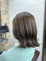 アトリエナガノ(atelier nagano)&nbsp;ニュアンスカラー/センターパート/ツヤ髪スタイル/ブルージュ