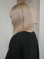 カシェル(cashel)&nbsp;ハイトーンボブ切りっぱなしボブ外ハネボブミルクティーベージュ