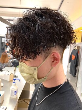 テン 心斎橋(tenn.) 難波ツイストパーマメンズスパイラルパーマフェザーショート色気