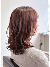 艶と血色感をプラス。肌まで美しく魅せる暖色系カラー