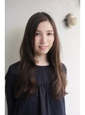 自然体で自分らしさ引き出すふんわりツヤ髪ロング