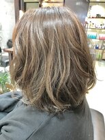 キャン 温品店(CAN)&nbsp;【CAN】カーキグレイ×ハイライト♪