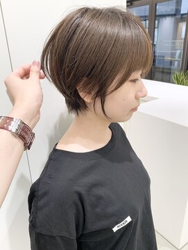 ステアケース 武蔵小杉店(stair:case) 大人かわいい丸みくびれ耳かけマッシュショートボブ前髪あり