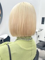 ヒビヲ(HIBIO) ショートボブハイトーンカラーミルクティーベージュダブルカラー