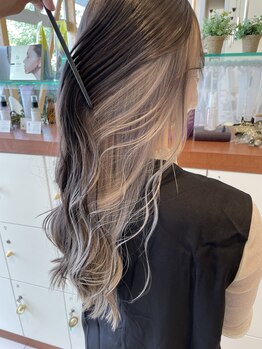 グロース 一宮北店(growth)の写真/髪を耳にかけたり、結んだ時にチラッと見えるインナーカラーは派手になりすぎず大人女性にもオススメ！