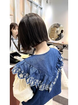 イオエ 梅田(ioe) ミルクティーベージュ/レイヤーボブ /髪質改善/縮毛矯正