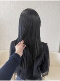 地毛風の黒髪にも透明感を