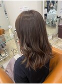 切りっぱなし風ミディアムロング